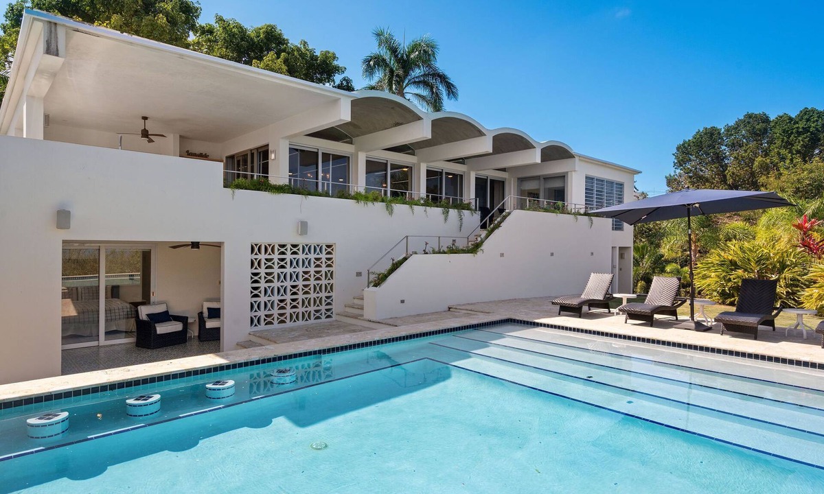Puntas House | Casa Barrilito: A Modern Luxury Rental Home in a Secluded Neighborhood
