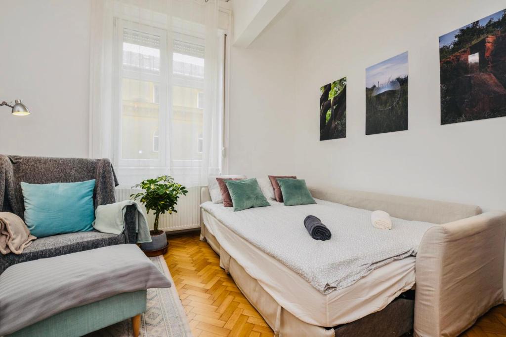 Orszagut Apartment | Design Studio
