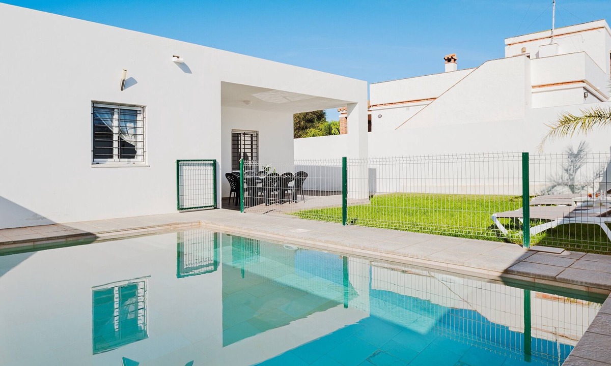 Conil de la Frontera House | Holiday Home "Villa Conilsur 2" Near the Beach with Pool
