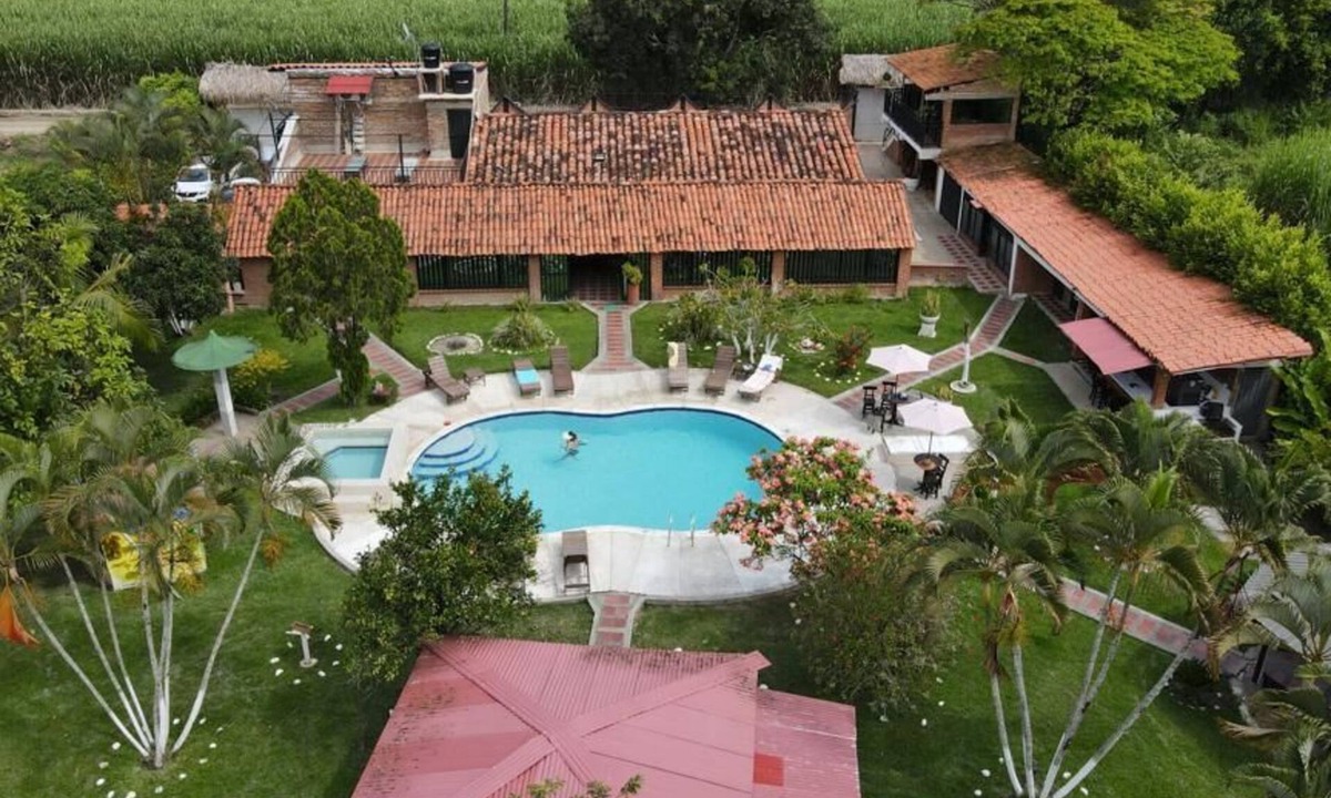 Zona Cafetera Villa | Inviting 14-Bed Villa, Sleeps 29, Parking