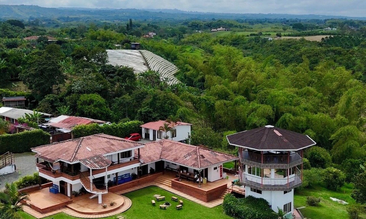 Pereira Apartment | large villa with 8 luxury rooms, pool with lights, 3 hydrotherapy, gym, wifi !