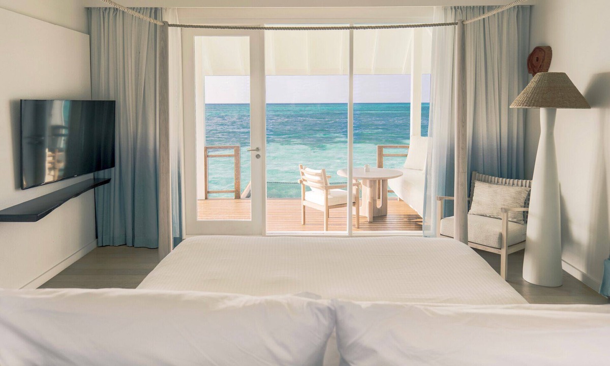 Dhidhoofinolhu Island Resort | LUX* South Ari Atoll