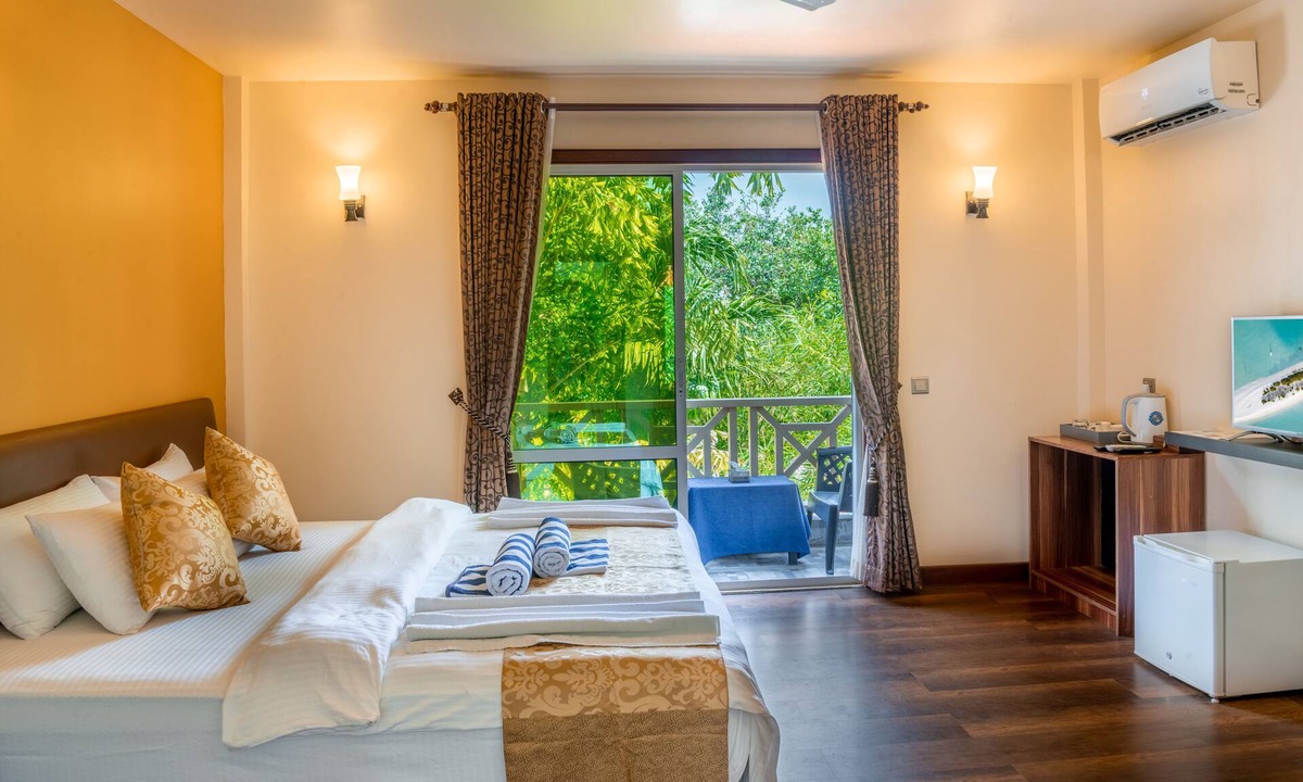 Ukulhas Hotel | Ostrov Beach