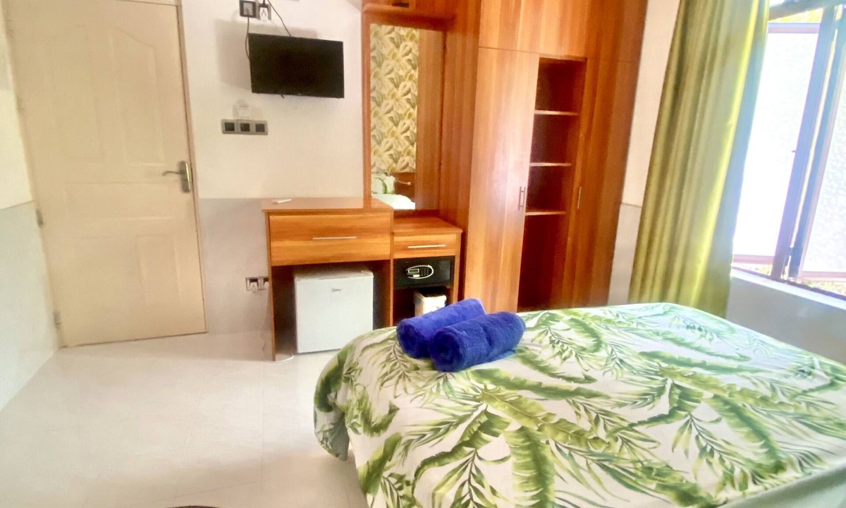 Mathiveri Hotel | Sands Inn