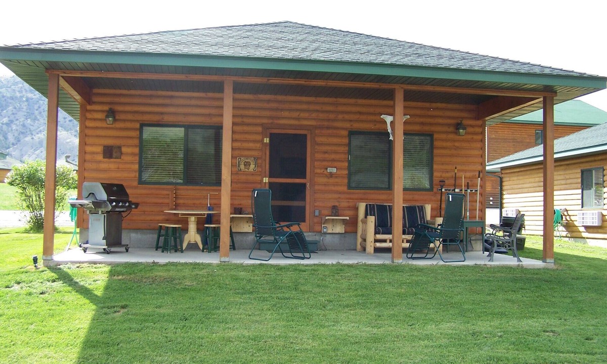 Gardiner Cabin | Yellowstone Riverfront Cabin, Sleeps 9, $171-$325/nt, 300 yards to Yellowstone