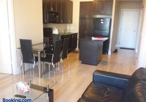 Best Location/Spectacular View 2 Bedrooms Furnished Condo S/L Rent in Mississauga