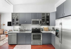 Downtown Loft- Steps away from Plant Riverside! in Savannah