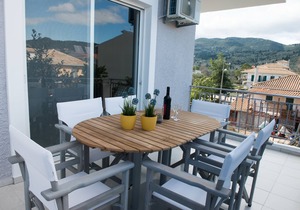 REGALO KARIOTES/ FLAT 9 in Lefkada
