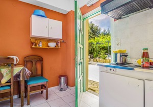 Studio 'Veronis 3' with Sea View, Shared Pool & Wi-Fi in Ithaca