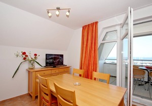 Vacation apartment near the harbor with balcony and sea view - Hafenhäuser Wiek FeWo 04 in Wiek auf Rügen