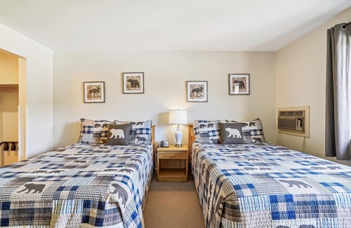 West Bridgewater Hotel | 116 Two Double bed Standard Hotel room
