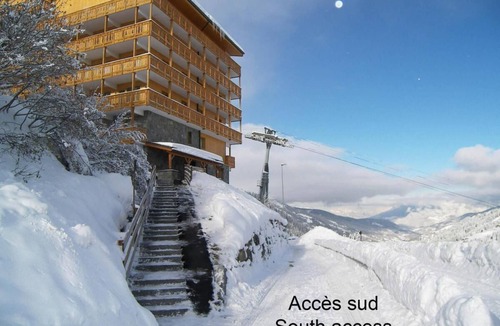 Meribel-Mottaret Apartment | 150m from ski slopes, 3rd floor, balcony, 57m², Méribel-Mottaret