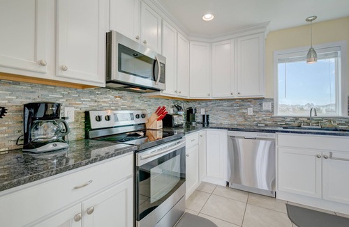 Whalehead Beach House | 1513 - Star of the Sea - Spacious Corolla Escape | Pool & Walk to Beach