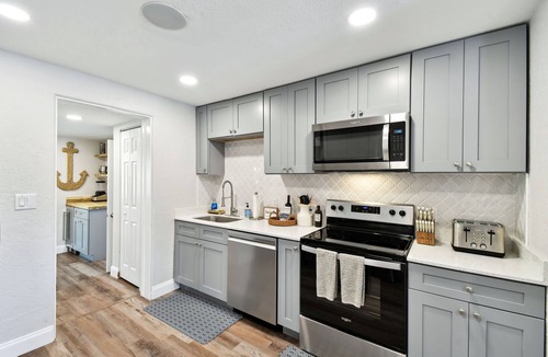 Roberta Heights In Oakdale Park House | 3-bedroom house in welcoming Ormond Beach walking distance from the beach