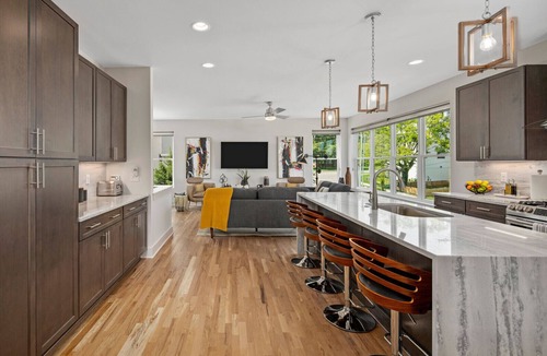 Edgehill House | Beautiful 4 Lvl, 4BR/4BA, Minutes to downtown, 4 King Beds each w/private bath.