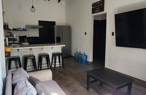 San Ignacio House | Cozy 2-bedroom bungalow in the outskirts of San Ignacio with WiFi, AC