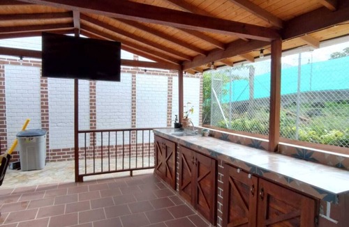 Sopetran Cottage | Cozy country retreat close to the mountains.