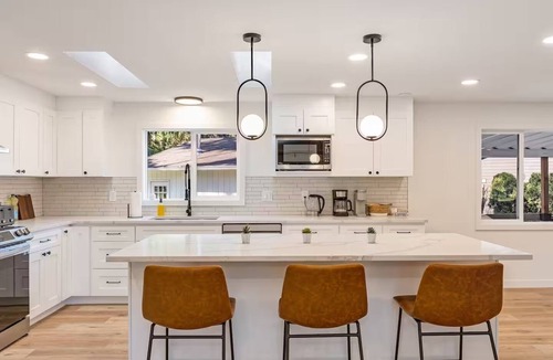 Gold Bar House | Creekside, modern, hot tub, AC Gold Bar Basecamp