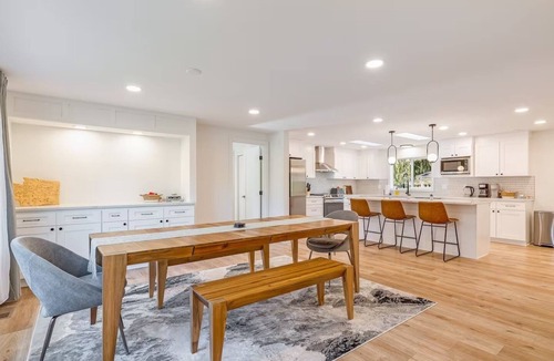Gold Bar House | Creekside, modern, hot tub, AC Gold Bar Basecamp