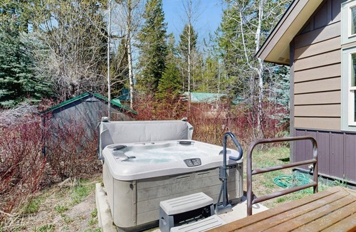 McCall Cabin | Crescent Cabin | McCall, Hot Tub, Deck & Office