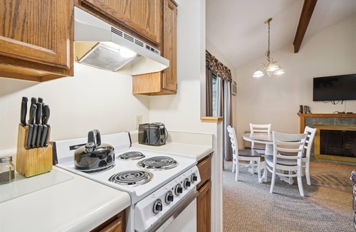 West Bridgewater Hotel | Deluxe One Bedroom Queen Suite on the 2nd floor with outdoor heated pool 202