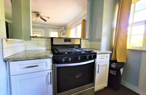 Decatur House | King bed and Queen Sofa bed/room TV Wifi
