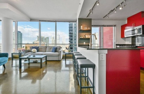 Victoria Park Apartment | King Bed | Mins to Saddledome | AC | UG Parking