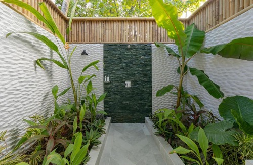 Kuda Bandos Resort | Malahini Kuda Bandos Special Offer Begin your island escape with ease airport pick up and return by shared speedboat at just USD 50 per person stays stay untill end October 2026