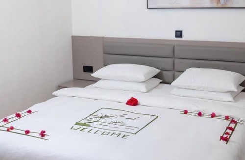 Hulhudhoo Hotel | Manta Beach Retreat