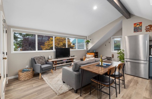 Mukilteo Apartment | Modern 1 BR apt in Old Town w/view. Walk to beach.