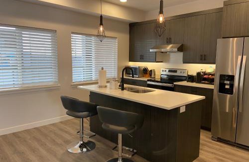 Draper Apartment | Modern Town House, 3-Bedrooms Home private parking