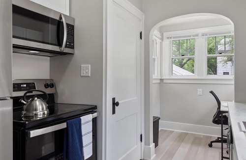 Springfield House | Newly-renovated House - Luxurious Massage Chair - Close to Attractions/Hospitals