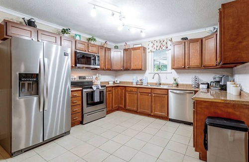 Pigeon Forge Cabin | Pool Open Until Oct 15th! ~ 1 Mi to Dollywood