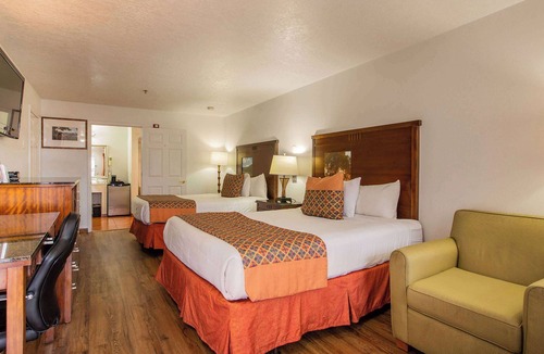 Westside Hotel | Sandia Peak Inn Old Town ABQ, a Howard Johnson by Wyndham