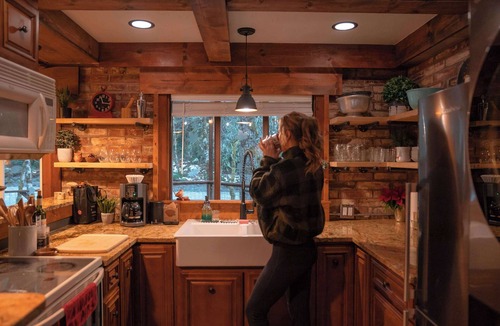 Verlot Cabin | Stilly River Haus - Hot tub - Sauna - Fireplace