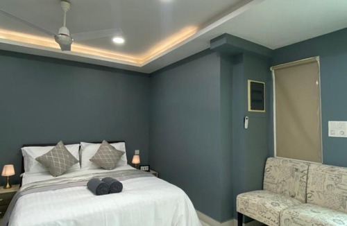Male Apartment | Studio Apartment on a Terrace by Skysuites