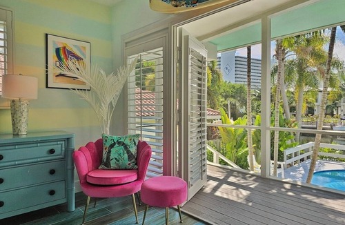 Harbour Inlet House | The Bird 2 blocks to beach-Heated Pool-Hot Tub
