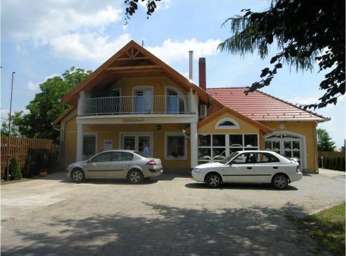 Áldos Panzió in Farád