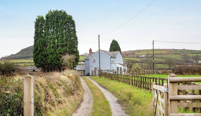 3 bedroom accommodation in St Dennis, near St Austell in Stenalees