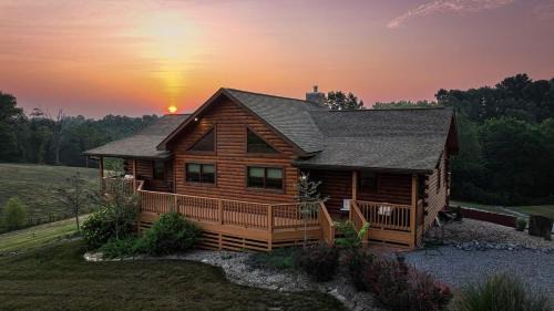 4BR Log Cabin Fireplace, Bar & Game Room in Makanda