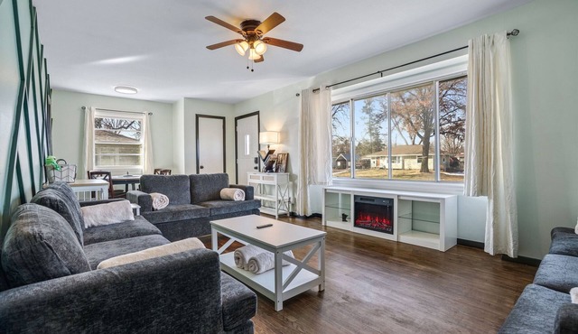 4BR Near MOA & MSP | Game Room + Fenced Yard, Group Ready - Parking for 4 cars in Richfield