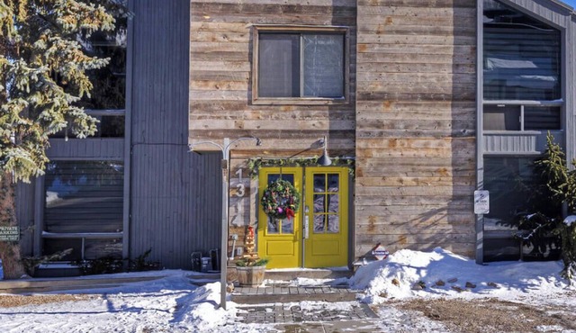 Acorn Chalet #1 - Walk to PC ski base! 2BD in Park City