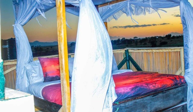 Amanya Star Beds Sleeps 3 with Ensuite in Namelok