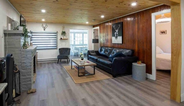 Aries 2-Bedroom Fenelon Falls cottage in Kawartha Lakes