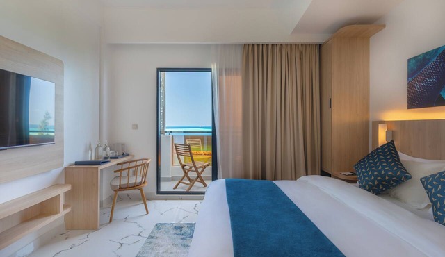 Arrival Beach and Spa at Gulhi