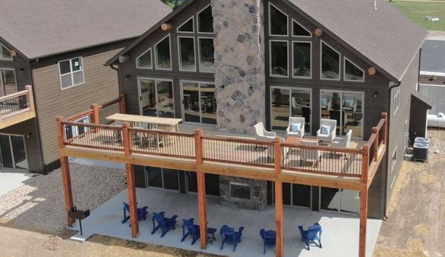 Arrowhead Lodge-ADA Lake view w/Pickleball Court! in Lampe