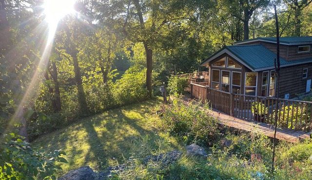 Aunt Happy’s Hideaway: charming 2 bedroom cabin near Mineral Point in Dodgeville