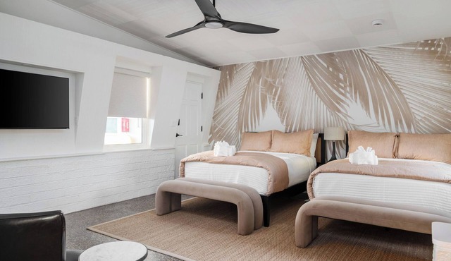 Aviles Double Full- 5 min walk to beach! in St. Augustine