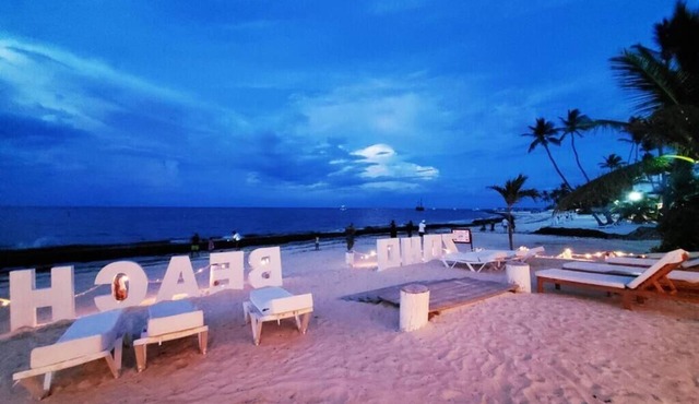 Bávaro Beach Penthouse - Private Rooftop-3BR-3BA - Sleeps 10-Pool & BBQ in bavaro