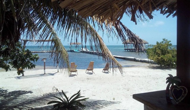 Beachfront Apartment 2 bed 2 bath Ground Level Casa Vista in Caye Caulker